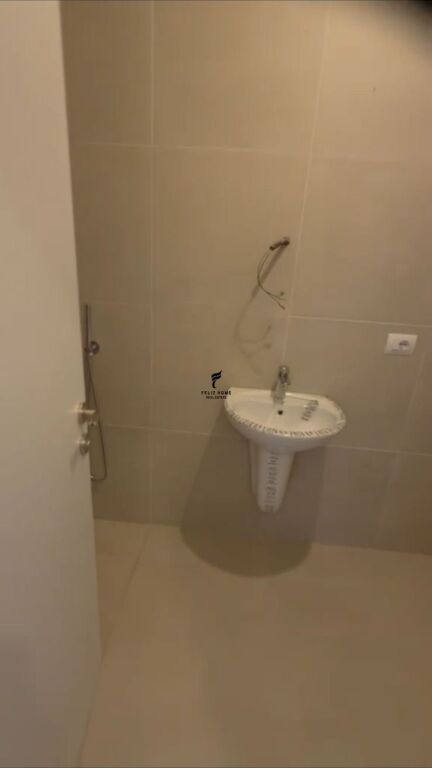 UFFICIO IN AFFITTO 60M2 NUOVO MERCATO 75.000 LEKE FH-71965
