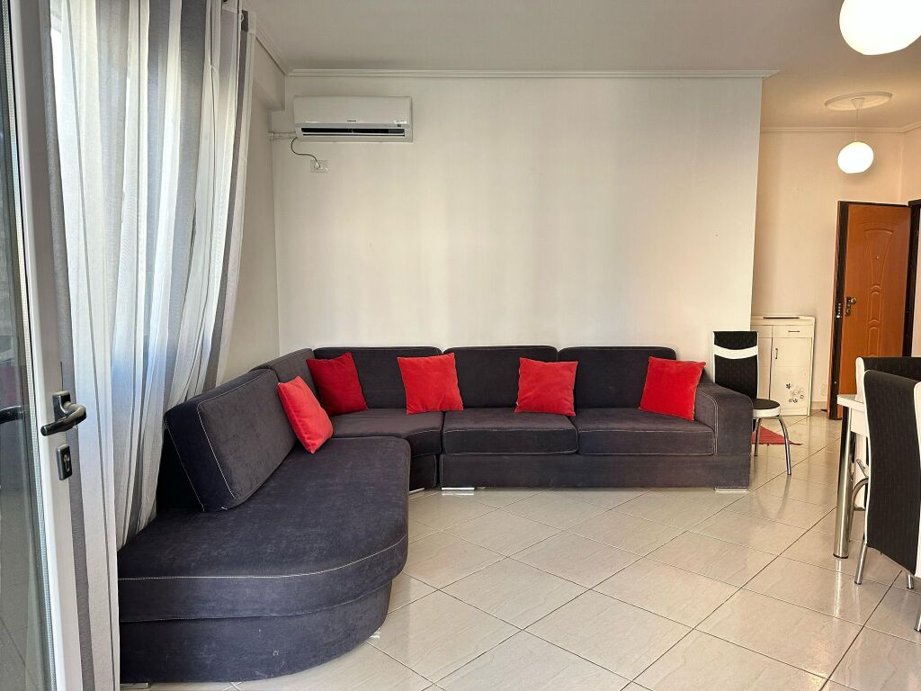 Jepet me qira vjetore Apartament Lungomare, Vlorë (Brooklyn Bar)