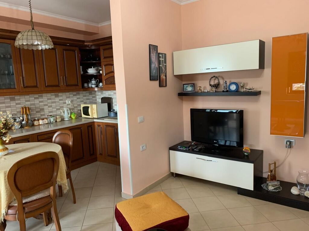 Shitet Apartament 2+1 ne lgj.8 Shkurti, Fier 90,4 m2