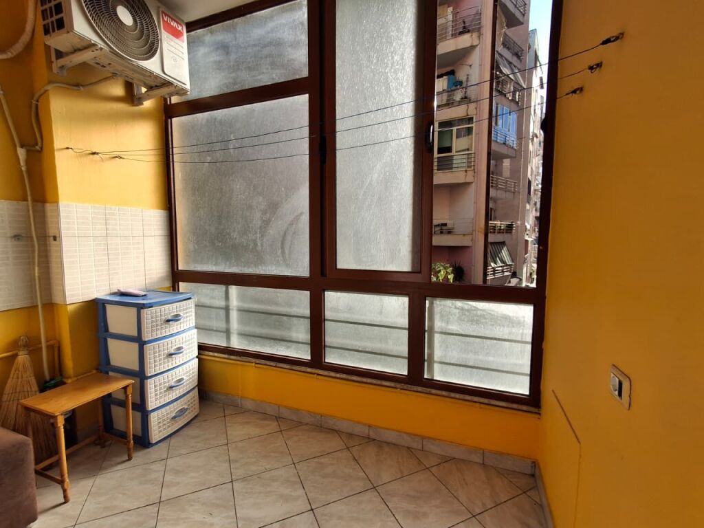 Apt 1+1+Ballkon te Pallatet Derveni, Rruga e Qelqit (Uji dhe administrimi i perfshire ne cmim) (JO AGJENSI)
