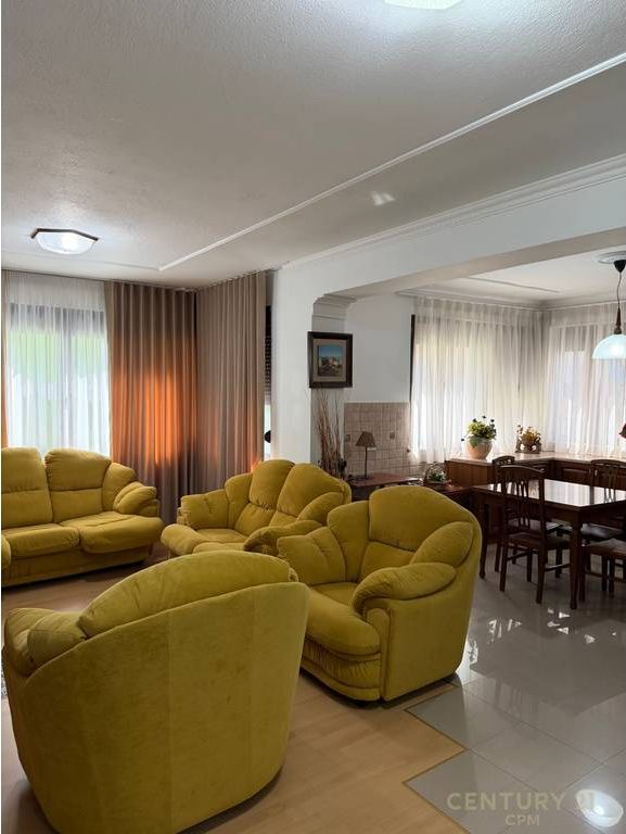 Appartamento 2+1+2 in affitto nella zona di Blloku 1.200 € /Mese