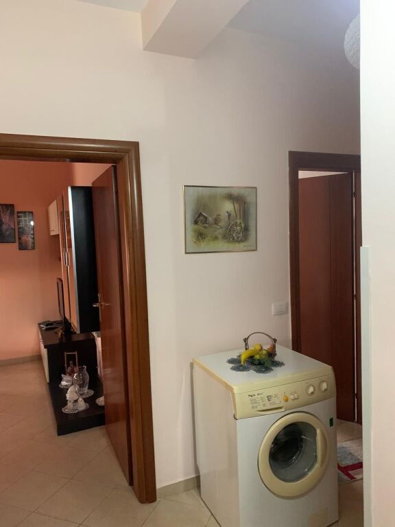 Shitet Apartament 2+1 ne lgj.8 Shkurti, Fier 90,4 m2