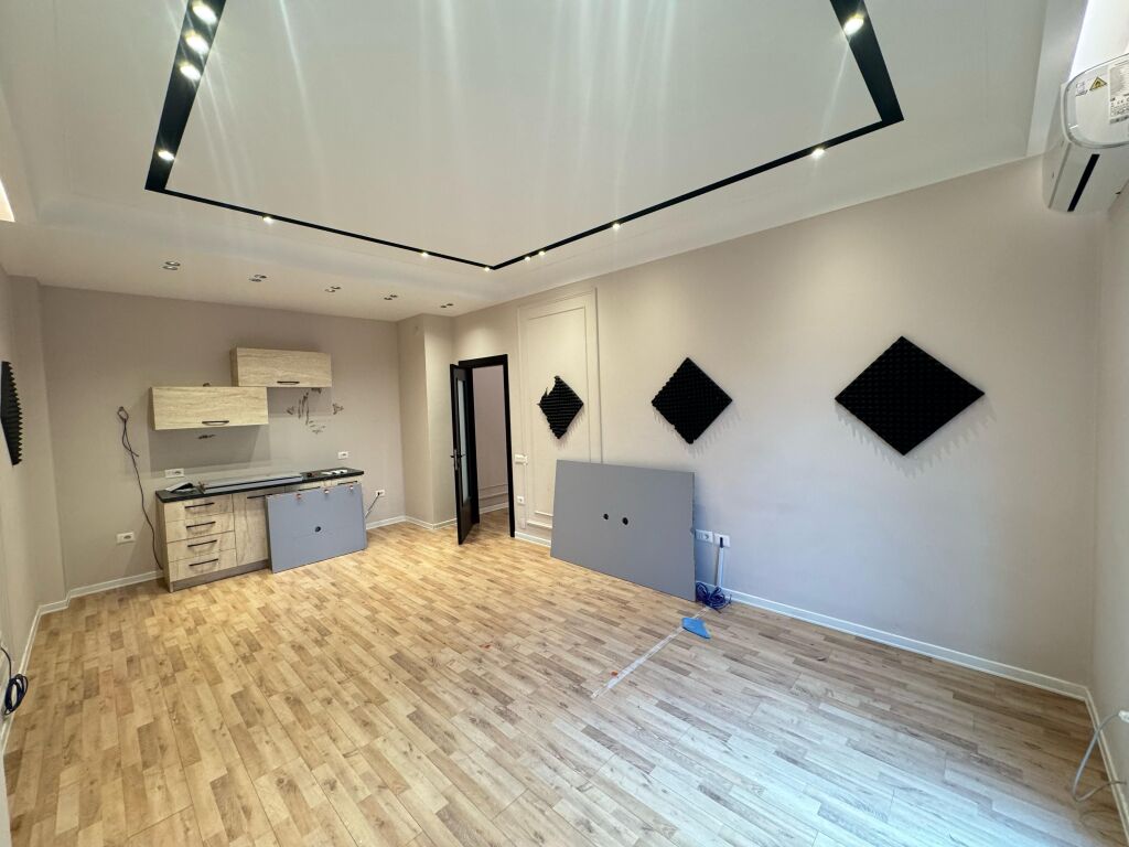 🏡 Jepet me qira apartament 2+1+2   📍 Vendndodhja: Square 21 💰 Qiraja: 1200€/muaj