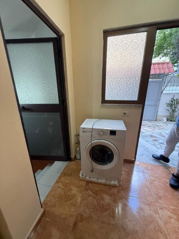 Rent | Shtëpi private 2 + 1 | Spitali Amerikan 2 | 500 €/month