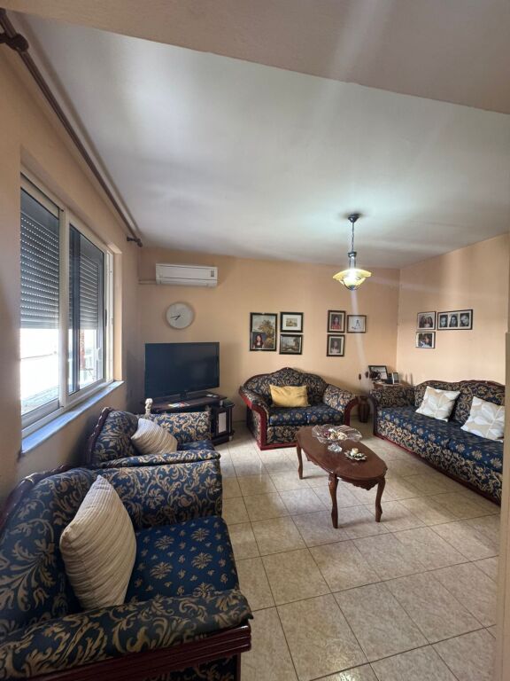 Shitet Apartament 2+1 RR.BARDHYL SHESHI SHTRAUS
