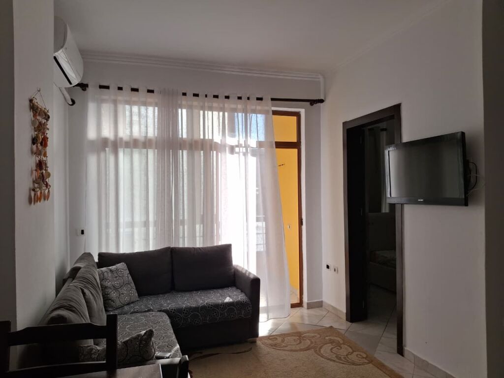 Apt 1+1+Ballkon te Pallatet Derveni, Rruga e Qelqit (Uji dhe administrimi i perfshire ne cmim) (JO AGJENSI)
