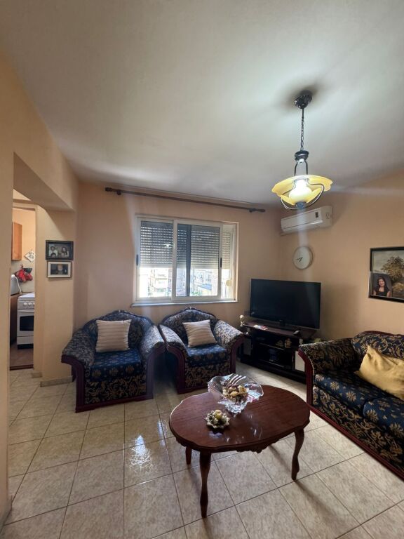 Shitet Apartament 2+1 RR.BARDHYL SHESHI SHTRAUS