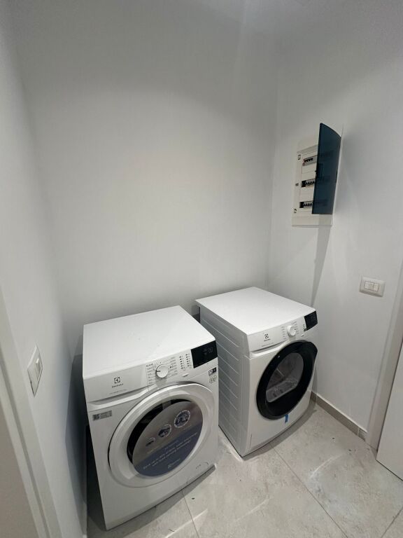 Jepet me qira apartament modern 2+1+2 pranë Lion Park, në një nga zonat më të kërkuara, shumë afër stadiumit Air Albania.