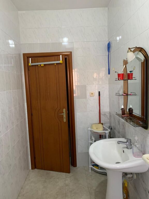 Shitet Apartament 2+1 ne lgj.8 Shkurti, Fier 90,4 m2