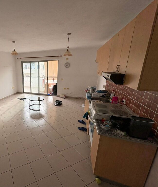 apartament 2+1 me qira 5 minuta nga Komuna e Parisit