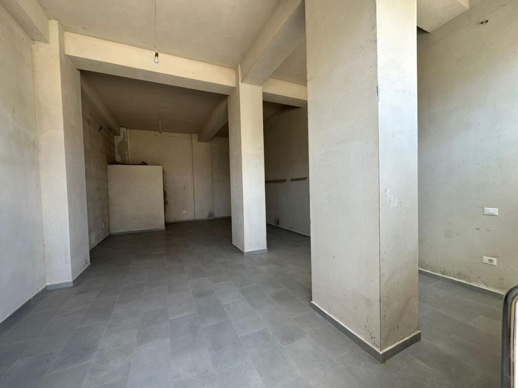 🏪 Shop for rent in Astir