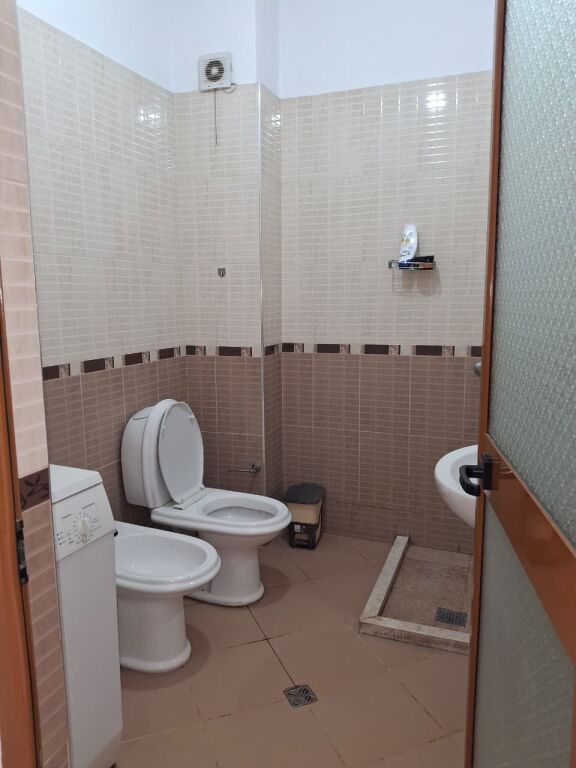 Apt 1+1+Ballkon te Pallatet Derveni, Rruga e Qelqit (Uji dhe administrimi i perfshire ne cmim) (JO AGJENSI)
