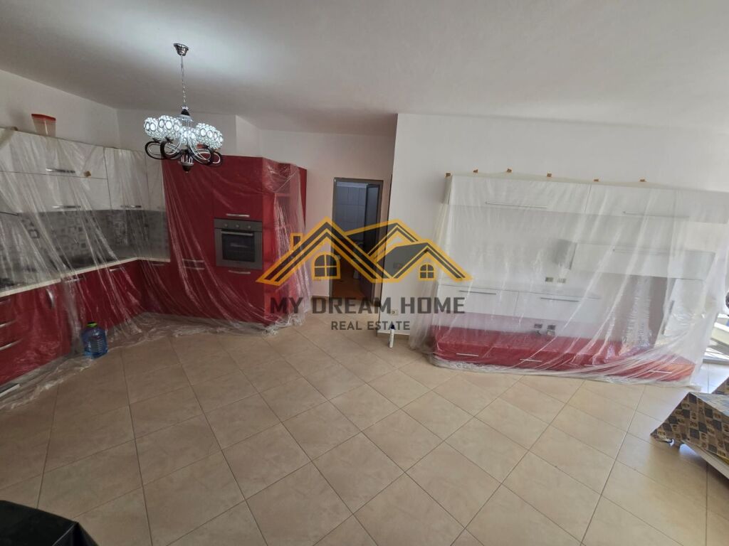 VENDESI APPARTAMENTO 1+1 CENTRO DURRËS
