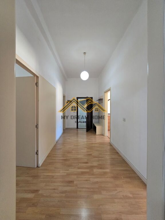 Apartament 3+1 për Qira Qender, Durrës