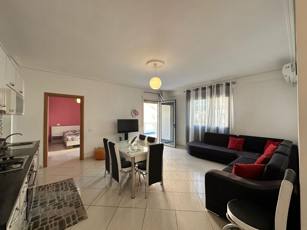 Jepet me qira vjetore Apartament Lungomare, Vlorë (Brooklyn Bar)