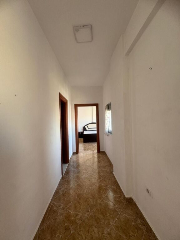 Apartament 1+1 te Mbikalimi i Komunes per shitje