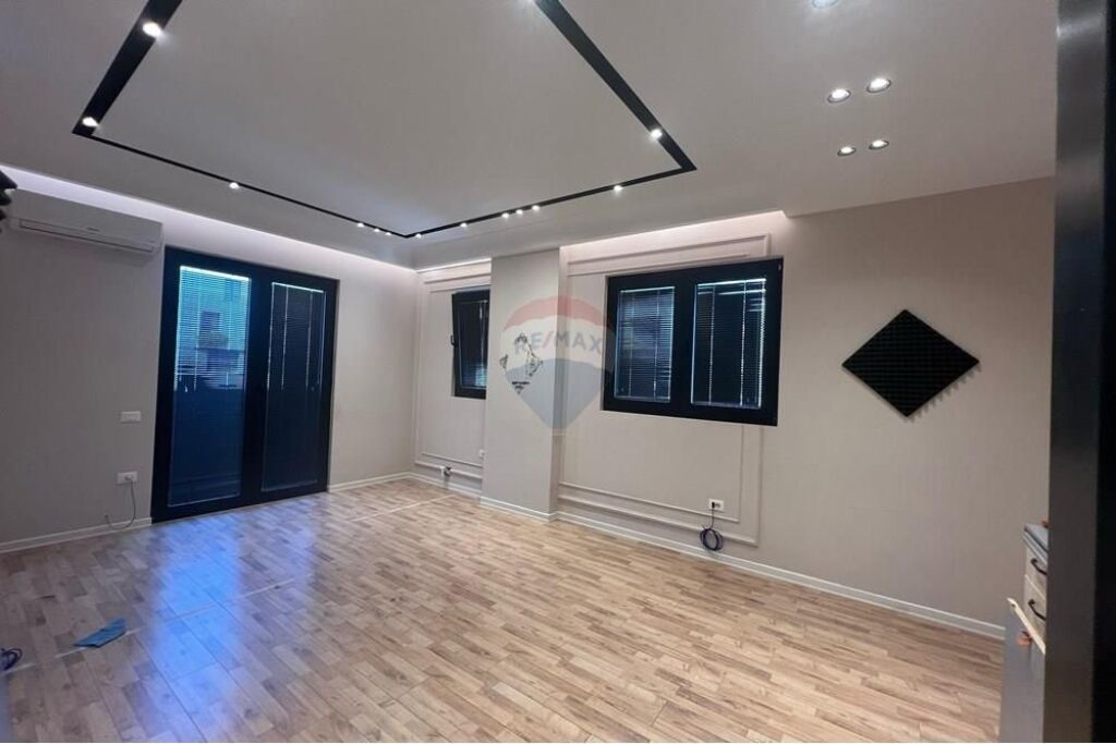 Office for rent at Square 21!