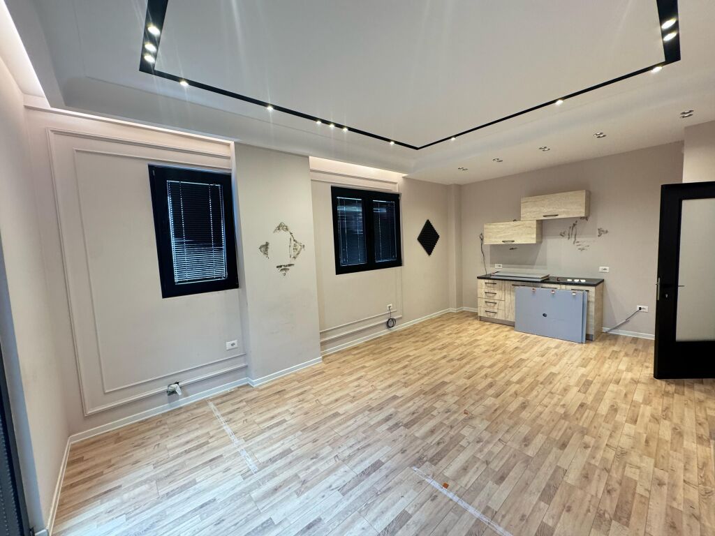 🏡 Jepet me qira apartament 2+1+2   📍 Vendndodhja: Square 21 💰 Qiraja: 1200€/muaj