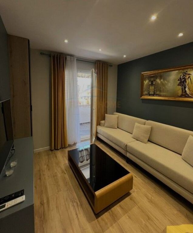 Qera, Apartament 1+1, Bllok, Tiranë.