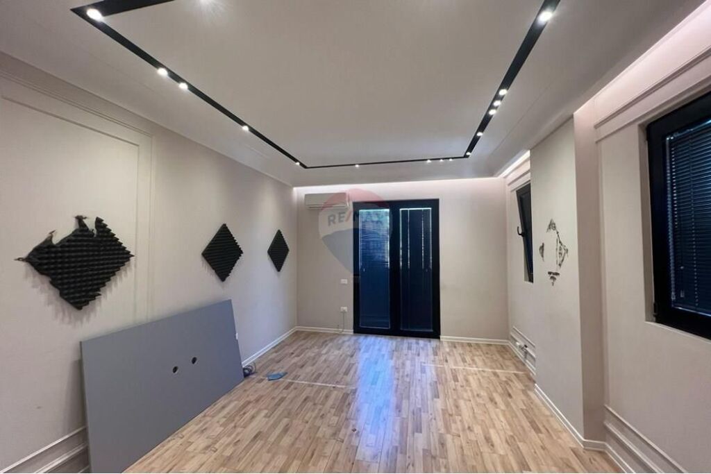 Office for rent at Square 21!