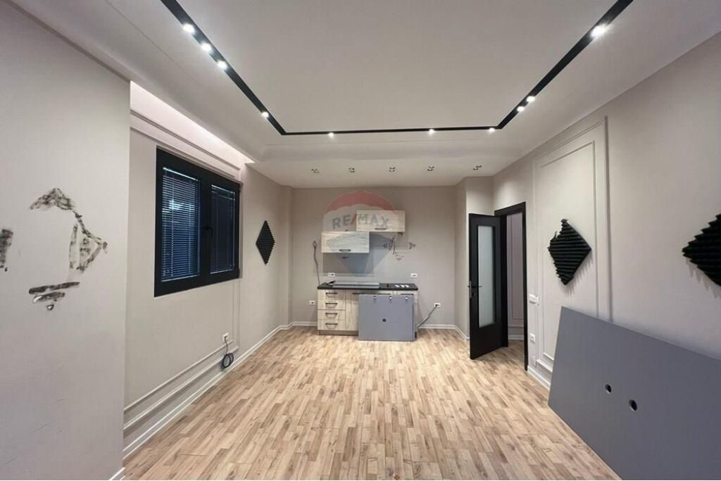 Office for rent at Square 21!