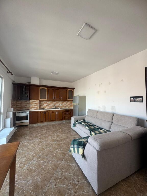 Apartament 1+1 te Mbikalimi i Komunes per shitje