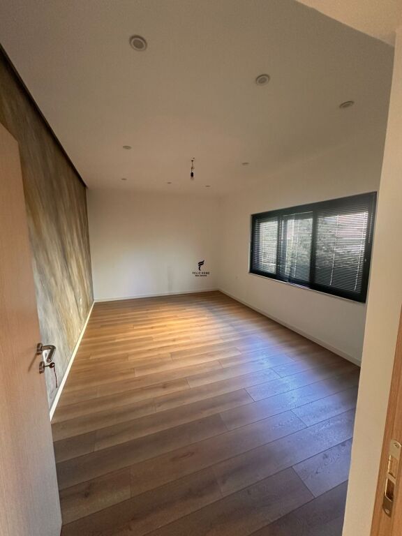 ZYRE ME QERA 100M2 BLLOK 100.000 LEKE FH-71987