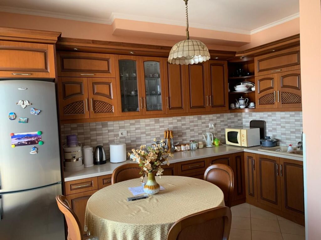 Shitet Apartament 2+1 ne lgj.8 Shkurti, Fier 90,4 m2