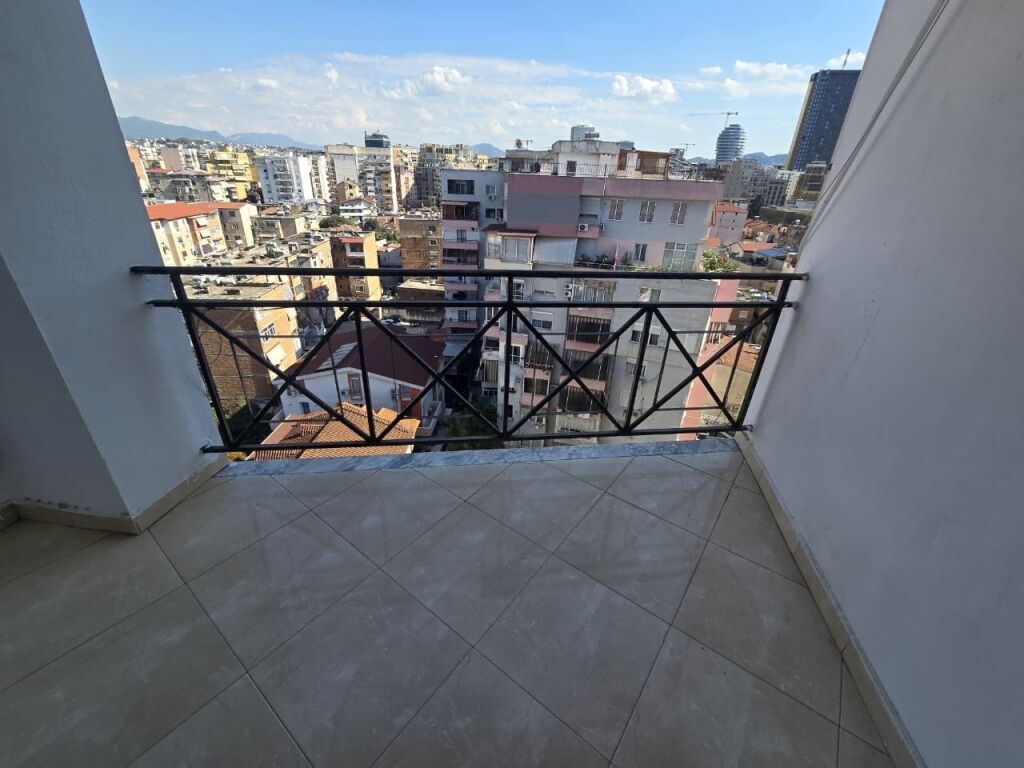 *APARTAMENT 2+1+Verande | ME QIRA | Rruga e Barrikadave*