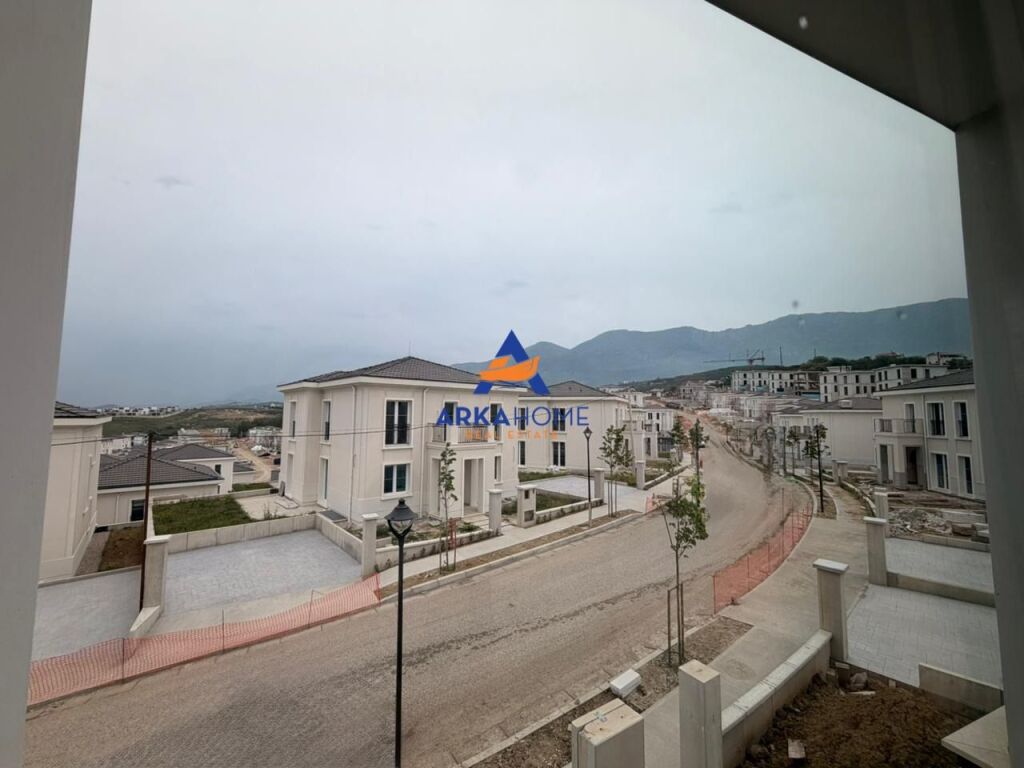 SHITET SUPER VILE "TE ROLLING HILLS LIQENI" 890.000 EURO