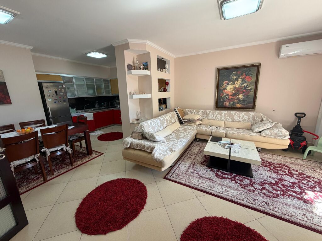 Apartament 3+1 në shitje te Rruga e Cipajve Vlore (Gjergj Arianiti)