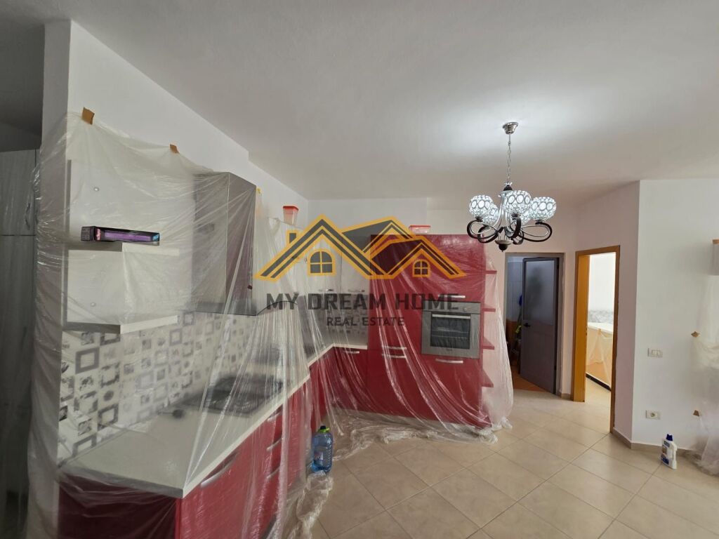 VENDESI APPARTAMENTO 1+1 CENTRO DURRËS