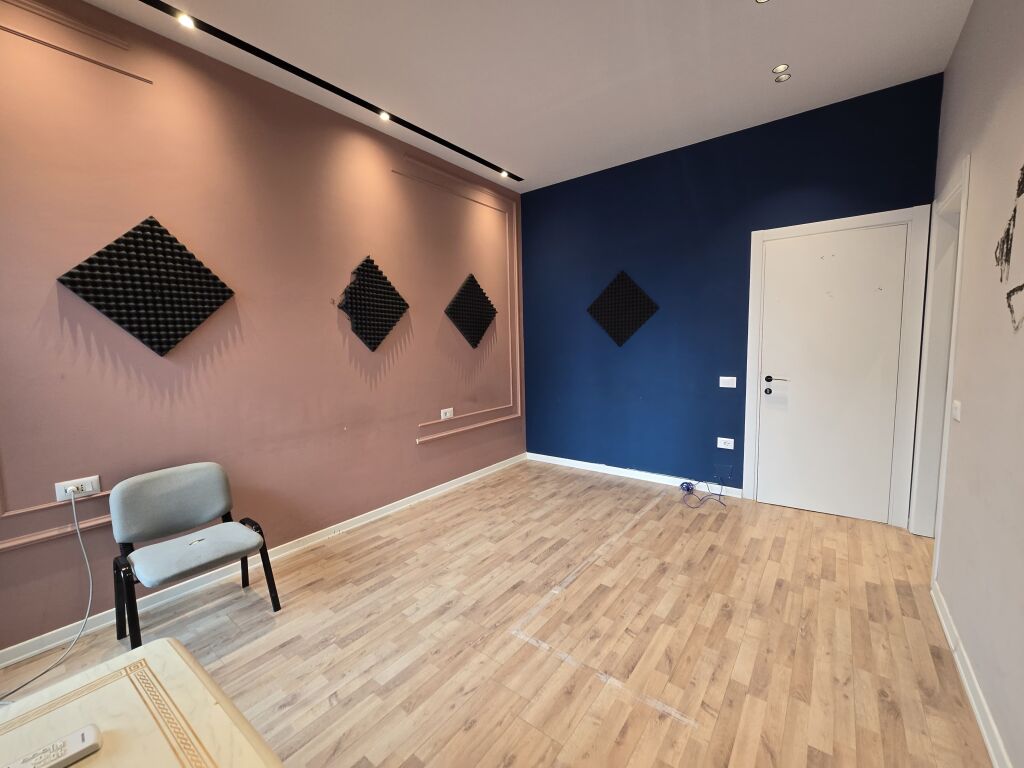 Ambient Zyre 2+1+2+Ballkon me Qira Te Square 21