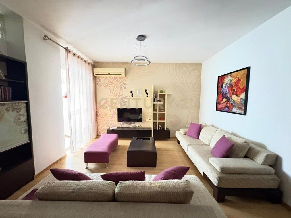 Apartament 2+1 per shitje prane Pazarit te Ri