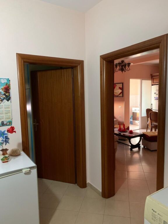 Shitet Apartament 2+1 ne lgj.8 Shkurti, Fier 90,4 m2
