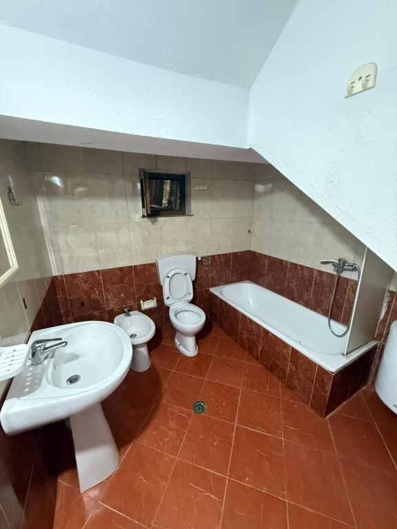 Rent | Shtëpi private 2 + 1 | Spitali Amerikan 2 | 500 €/month