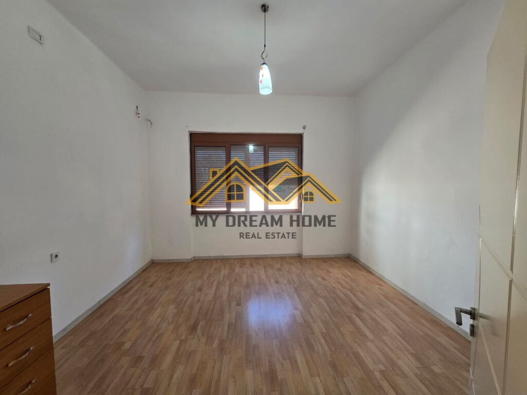 Apartament 3+1 për Qira Qender, Durrës