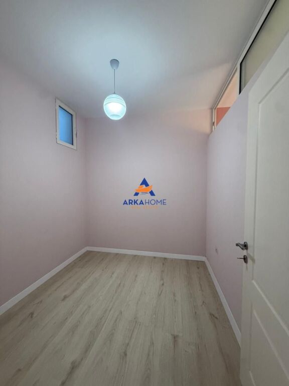 SHITET VILË ME 6 APARTAMENTE  "TE ISH SHESHI SHQIPONJA" 700.000 EURO (I DISKUTUESHEM)
