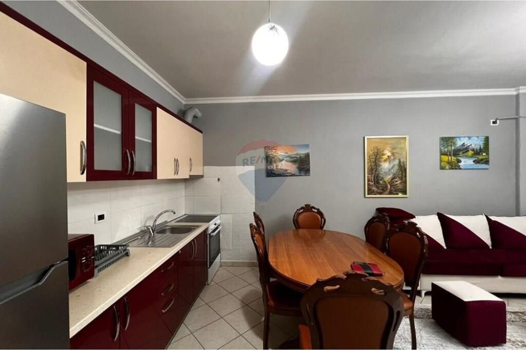 Apartament 2+1 me qira te Ish Tregu Elektrik!