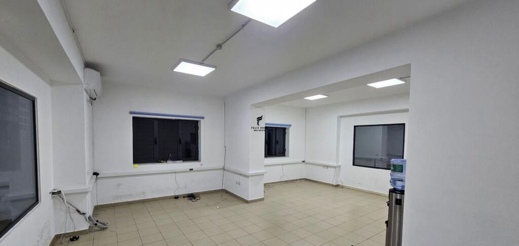 OFFICE FOR RENT 140M2 PAZARI I RI 750 EURO FH-71915
