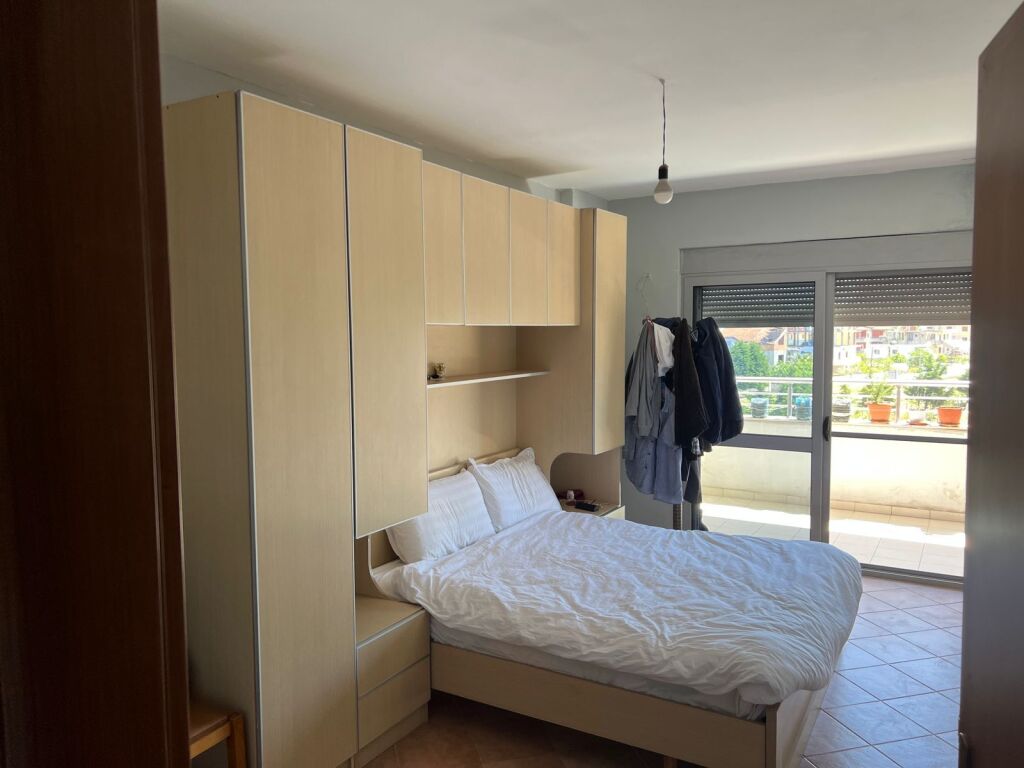 Durres  Jepet me Qera Apartament 2+1+2 Banjo +2 Ballkone i Mobiluar