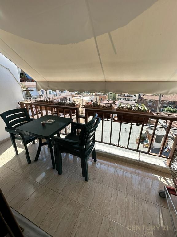 Appartamento 2+1+2 in affitto nella zona di Blloku 1.200 € /Mese