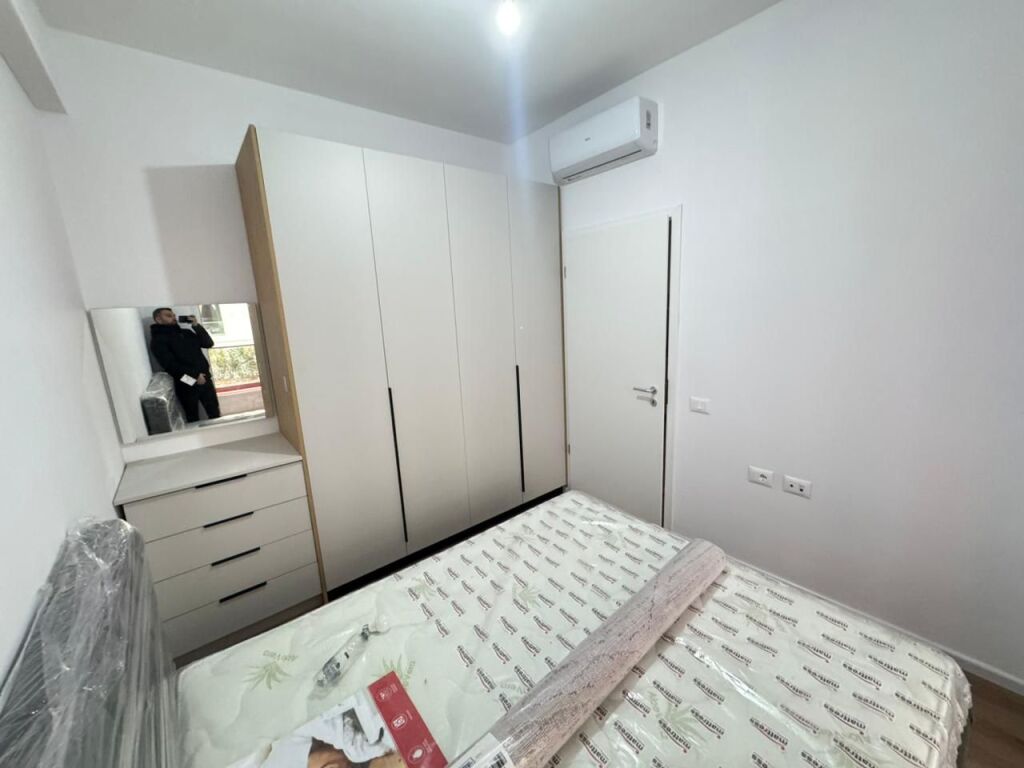 🏠 Jepet me qira apartament 1+1  📍 Adresa: Ali Demi, Kompleksi Kadiu💶 Çmimi: 40,000 lekë/muaj