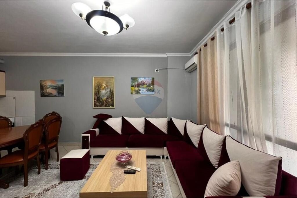 Apartament 2+1 me qira te Ish Tregu Elektrik!