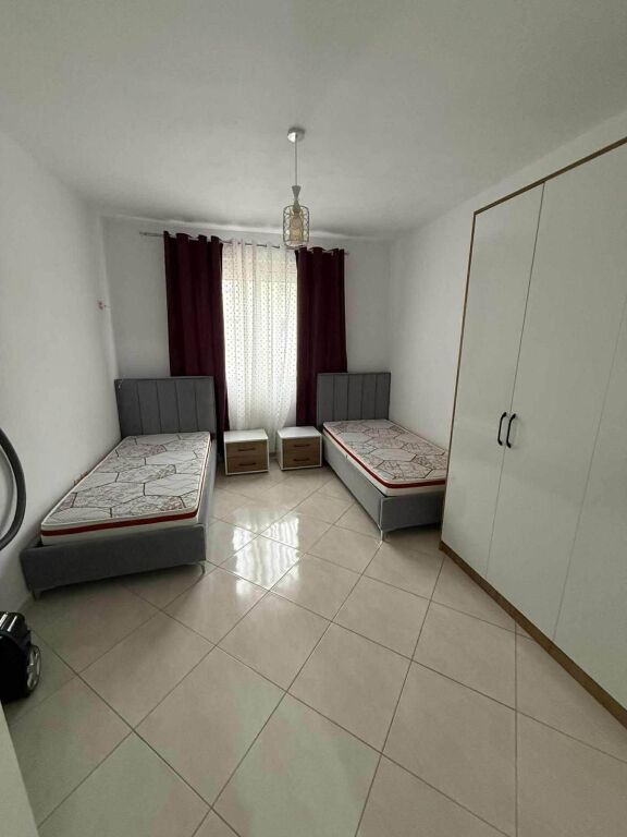 🏡 Jepet me qera apartament 2+1+2 + garazh 🚗🚗📍 Vendndodhja: Kompleksi Fratari, Astir💰 Qiraja: 50,000 lekë/muaj
