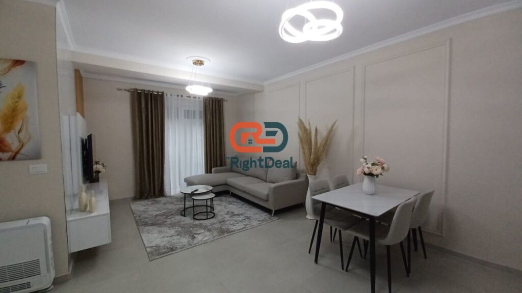Ad Astir, Appartamento 2+1+2+Posto Auto In Affitto, Con Spazi Ampi!!!