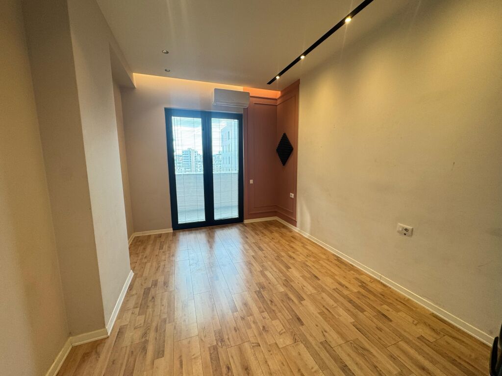 🏡 Jepet me qira apartament 2+1+2   📍 Vendndodhja: Square 21 💰 Qiraja: 1200€/muaj