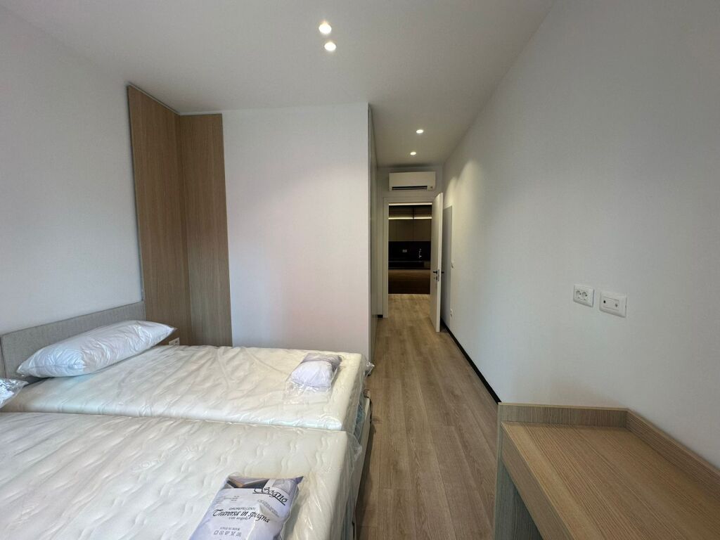 Jepet me qira apartament modern 2+1+2 pranë Lion Park, në një nga zonat më të kërkuara, shumë afër stadiumit Air Albania.