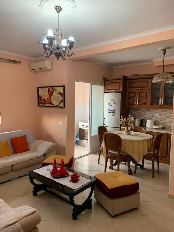 Shitet Apartament 2+1 ne lgj.8 Shkurti, Fier 90,4 m2