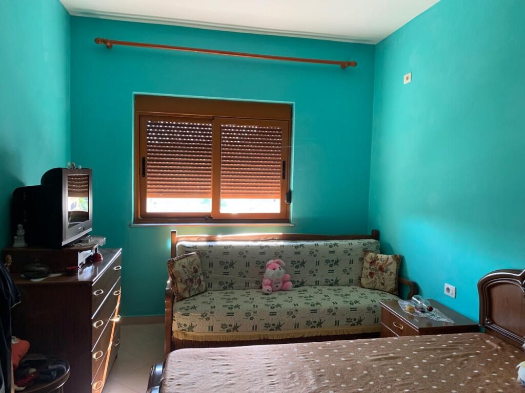 Shitet Apartament 2+1 ne lgj.8 Shkurti, Fier 90,4 m2